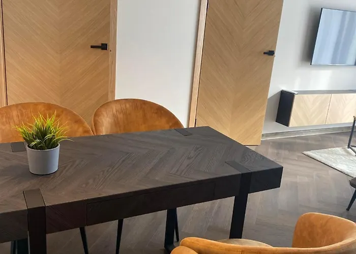 Two Bedroom Riverland Апартаменти *