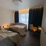Two Bedroom Riverland アパート