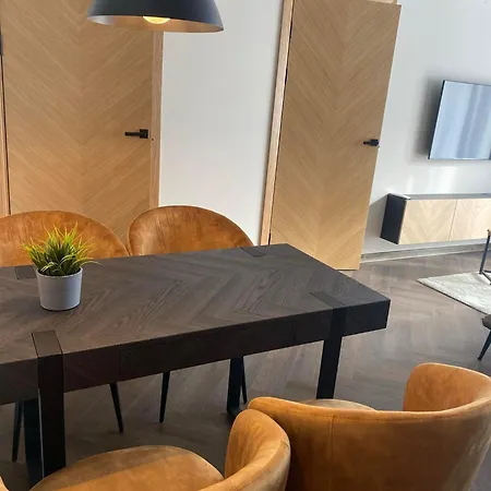 Two Bedroom Riverland Apartman *